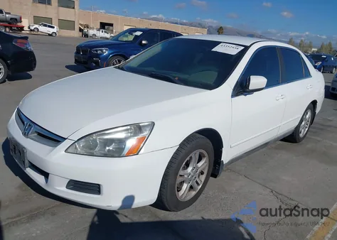 2006 Honda Accord 2.4 Lx z USA, uszkodzony, nr VIN 1HGCM56486A024057